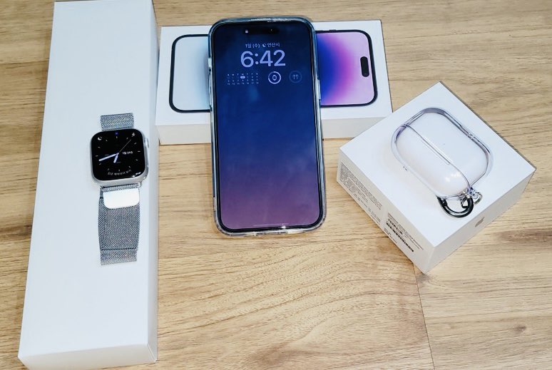 kknd_00's tweet photo. 핸드폰 바꿈!!
iPhone 14 pro max로!! 근데 
Apple Watch8 , Air Pods Pro2 가 따라왔어!! 개꿀~~~~ 에��팟은 잘 안쓸거 같은데 뭐 주니깐 씀!!!

#아이폰14 #애플워치8 #아이팟프로2 #사은품 #빵빵 #사은품 #출처 #비밀 #안알려줘 #못알려줘 #디엠 #오카 #하면 #알려줄수도 #근데 #비밀지켜야돼 https://t.co/jT76ZzzwVB