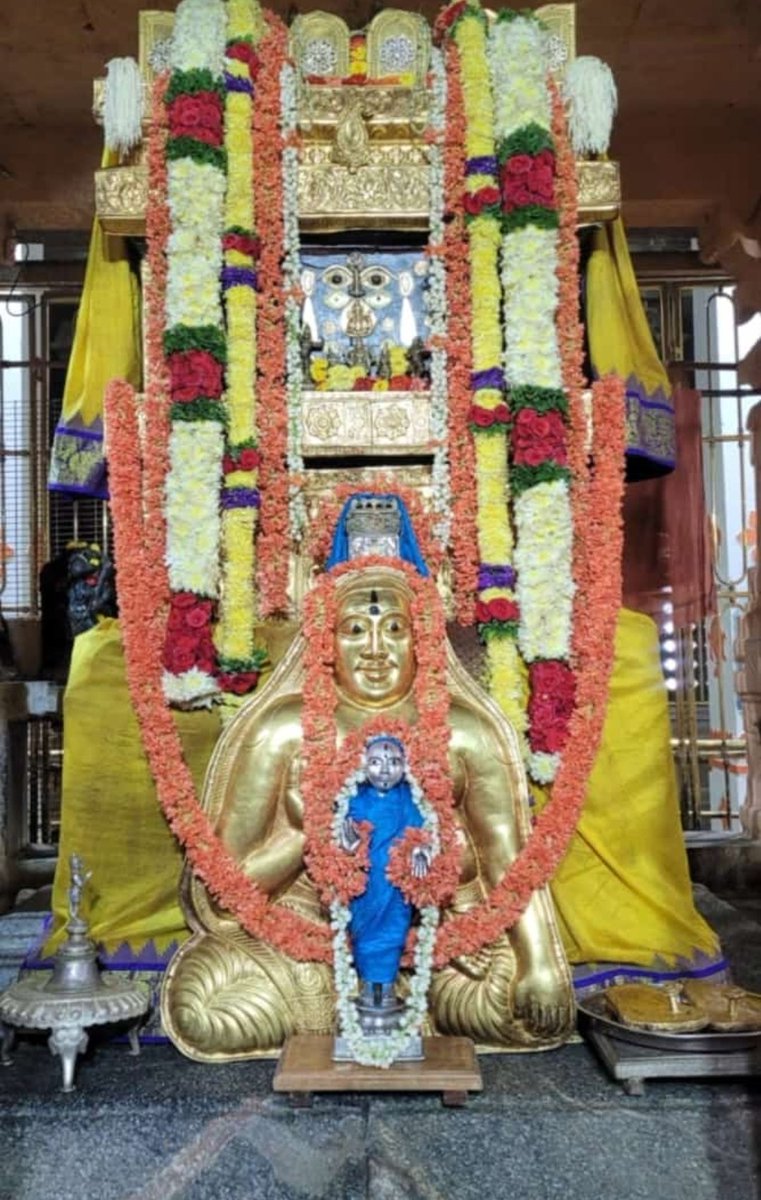 Jaggesh2's tweet photo. ಇಂದಿನ ರಾಯರ ಬೃಂದಾವನ ಅಲಂಕಾರ ದರ್ಶನ🙏 https://t.co/rVW7yeXALr