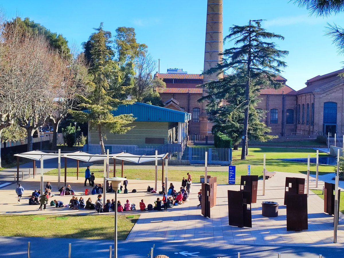 MuseuAigues's tweet photo. 🎒 Aquest matí els @JesuitesEdu de #JEsarria han vingut a visitar les instal·lacions del #MuseuDeLesAigües per comprendre la importància de l’aigua per a la vida i les persones ☺️ https://t.co/KzyCPNj0gb