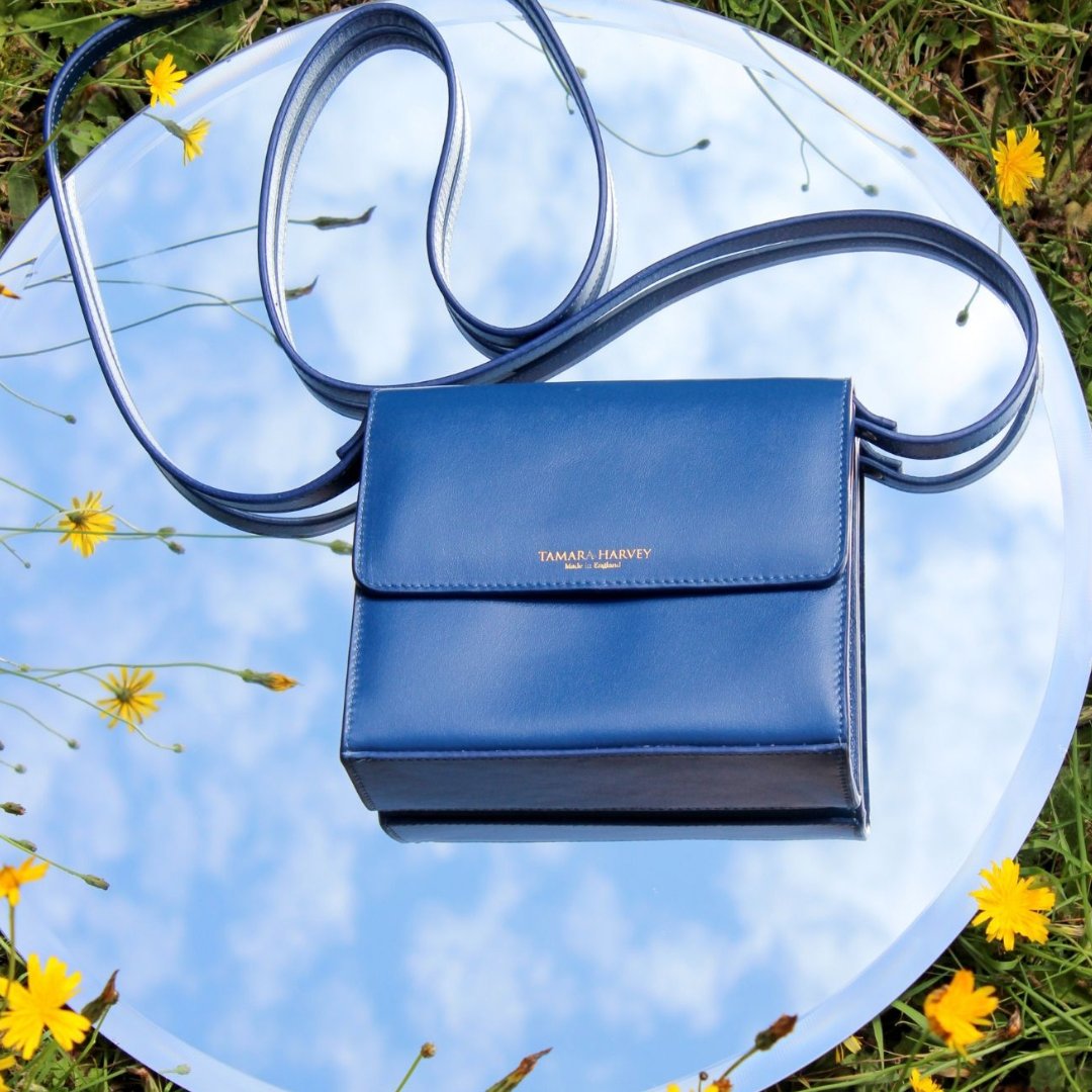 Designed in Devon and handcrafted in London from the finest English leather and materials, the ‘Marianne’ cross-body bag has a classic, compact style, so much so that you’ll want to take it everywhere! ☀️
Shop now - ow.ly/Imyi50N3H6i
#ethicalfashion