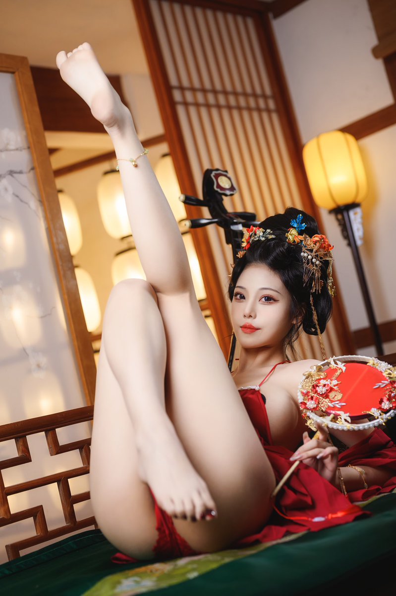 🏮唐宫夜宴🏮

回眸一笑百魅生
六宫粉黛无颜色

————————————
🧧【唐宫夜宴】完整版60p➕mv私信获取 https://t.co/4lpUcTY7sV