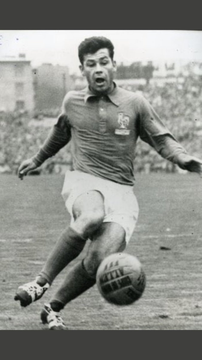 plbesnier's tweet photo. Recordman du nombre de buts dans une coupe du monde (13 en 1958), finaliste de la Coupe d’Europe des Clubs Champions avec le @StadeDeReims et de nombreux titres. C’était Monsieur #JustFontaine . Condoléances à sa familles, ses proches et ses amis. https://t.co/23epk256u8