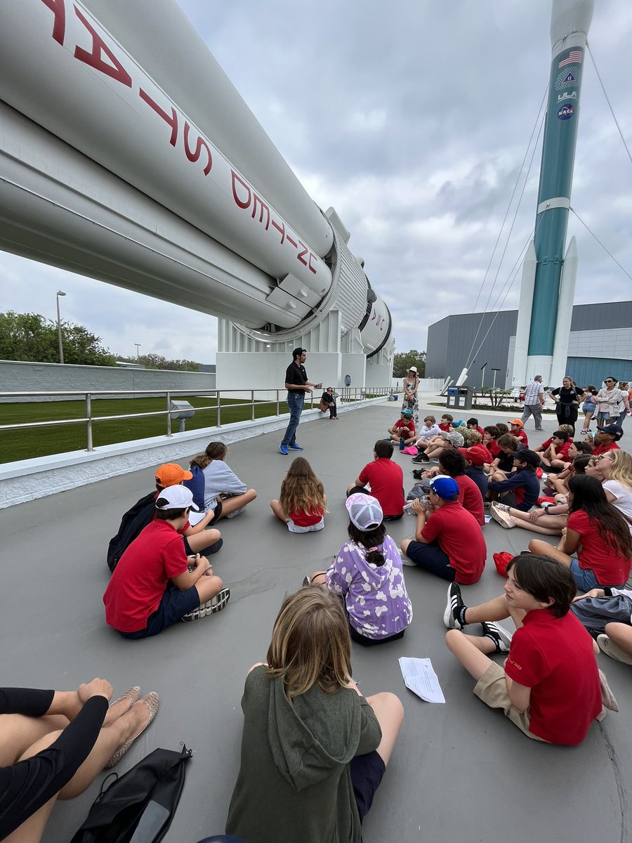 Thank you <a href="/NASA8500/">Abdiel 🚀</a>  for  coming to share your journey with @SSEDSorg  Ss &amp; families! You made our class trip so special! <a href="/blueorigin/">Blue Origin</a> is lucky to have you! We look forward to getting our postcards mailed to space: <a href="/clubforfuture/">Club for the Future</a>