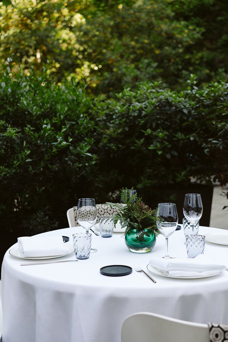 Barcelona casi siempre suele amanecer en el hotel Alma con algún escritor extranjero desayunando en su restaurante y observando su jardín. 

Arturo San Agustín en <a href="/LaVanguardia/">La Vanguardia</a> 

lavanguardia.com/local/barcelon…