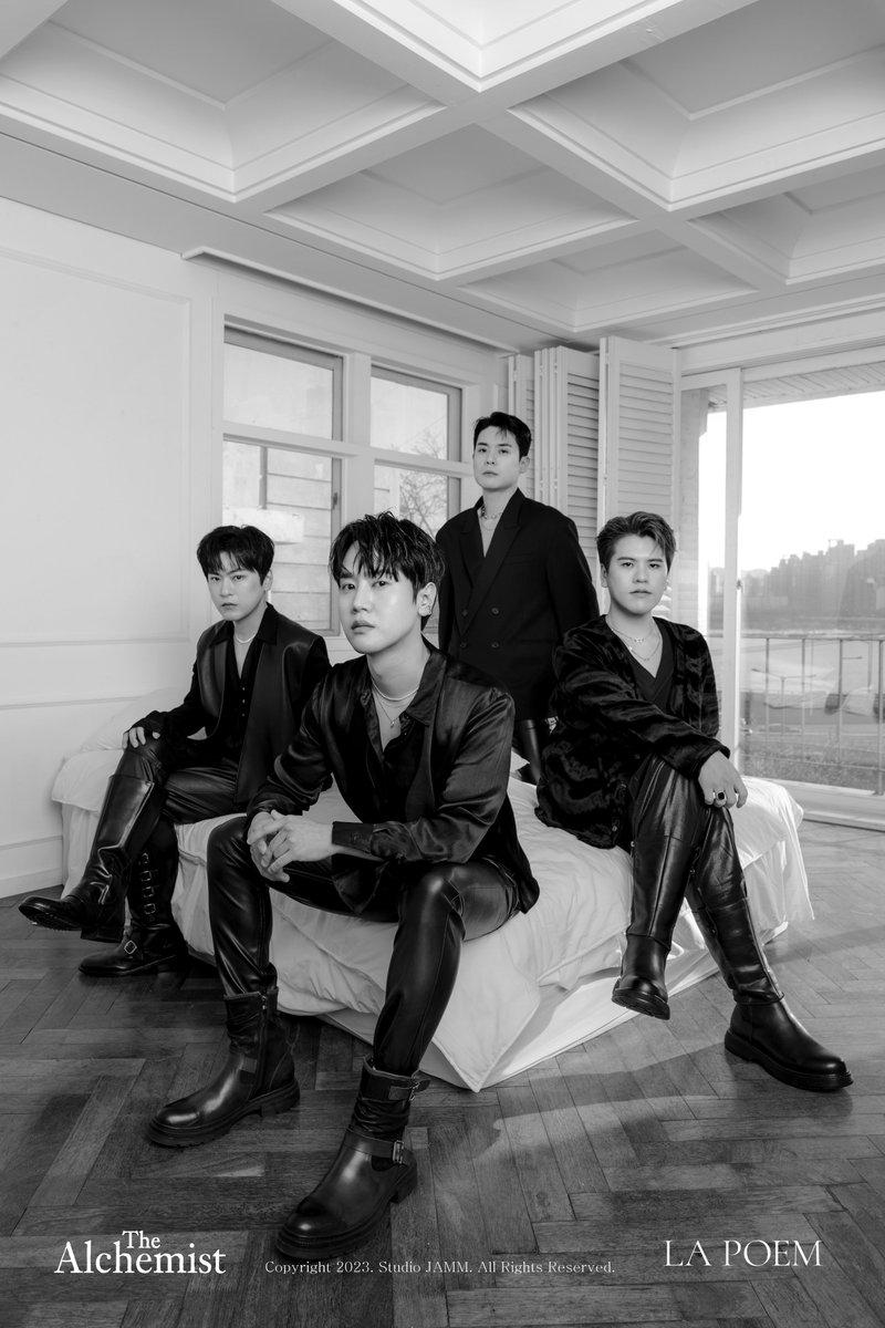 Crossover vocal group La Poem drops their second mini-album THE ALCHEMIST and title track THE FIRE again produced by ENAN!
yesasia.com/1120452045-0-0…

#LAPOEM #라포엠 #TheAlchemist #유채훈 #박기훈 #최성훈 #정민성 #YouChaehoon #ParkKihun #ChoiSunghoon #JeongMinseong