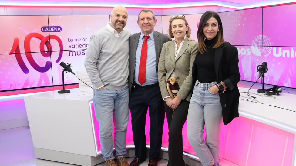 Manos Unidas ONGD (@manosunidasongd) on Twitter photo 👏 Nuestra presidenta, Cecilia Pilar Gracia, recibió ayer los 134.373 € recaudados por el concierto del 30 aniversario de <a href="/CADENA100/">CADENA 100</a>.
💪 Esto irá a un proyecto en República Dominicana, que busca proteger a 1.200 niños, niñas y adolescentes del trabajo infantil y otros abusos. 👏 Nuestra presidenta, Cecilia Pilar Gracia, recibió ayer los 134.373 € recaudados por el concierto del 30 aniversario de <a href="/CADENA100/">CADENA 100</a>.
💪 Esto irá a un proyecto en República Dominicana, que busca proteger a 1.200 niños, niñas y adolescentes del trabajo infantil y otros abusos.