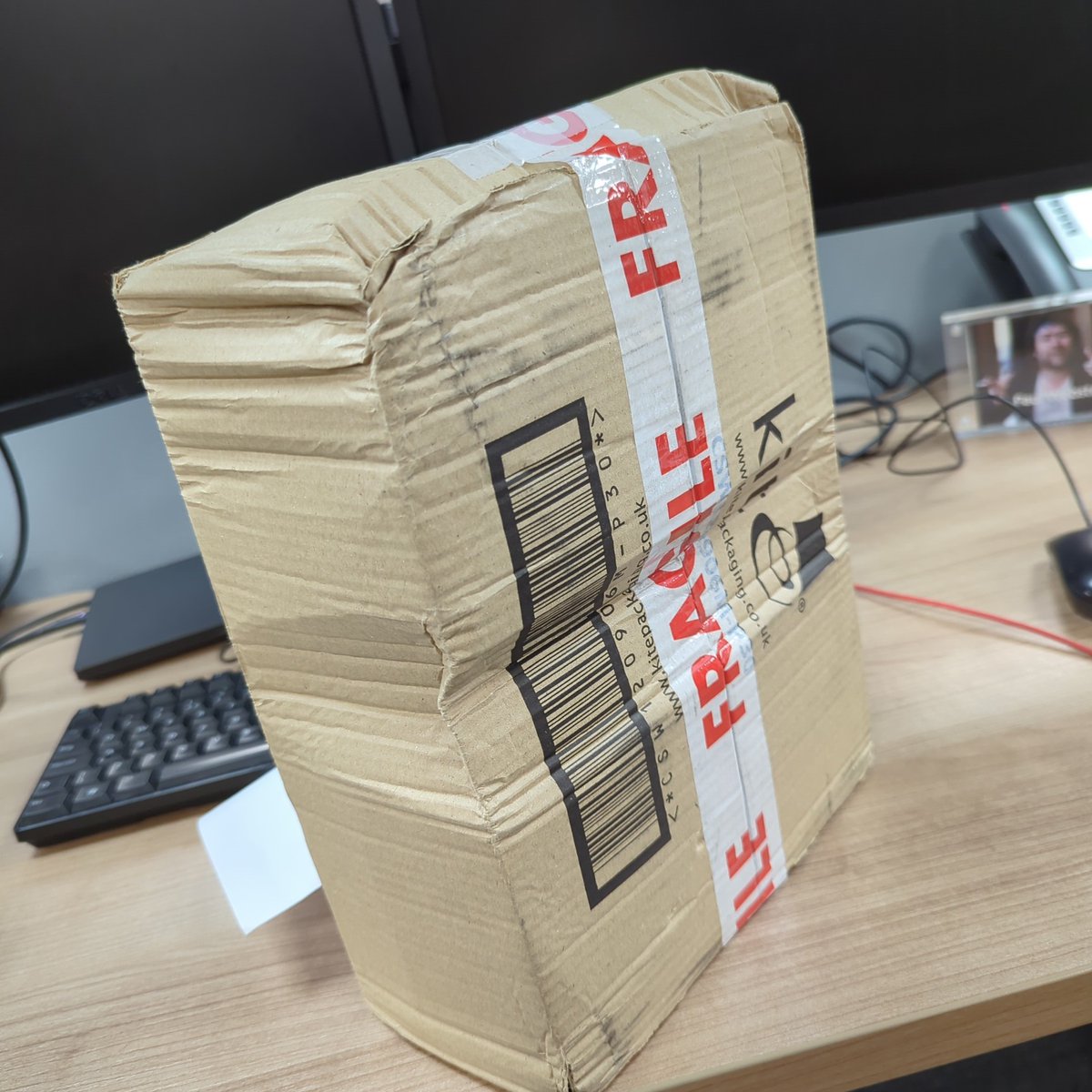 BWri25's tweet photo. When you've paid for 1-2 day @UPS_UK shipping and it takes a week and a box marked fragile turns up looking like it's been used as a football.... https://t.co/oC07DDV4vu