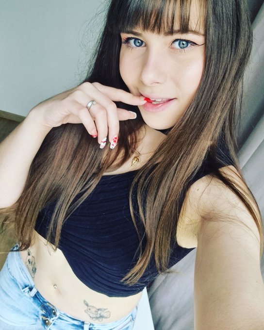 Bonne journ&eacute;e tweeter  Kiss  #MLRGIRLS  ➡️https://t.co/6ah3NFob4x ➡️https://t.co/jr2bn76D18 ➡️ https://t<a href="/tag/mlrgirls"class="tags">#MLRGIRLS</a>