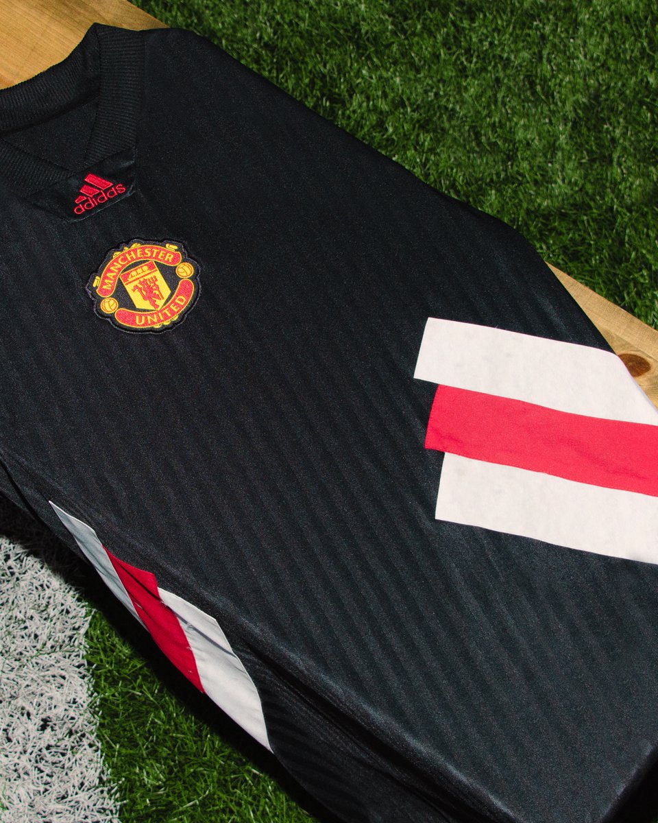 ActuFoot_'s tweet photo. Adidas dévoile une nouvelle collection de maillots inspirés des années 90. ✨ https://t.co/8498tz8cVx