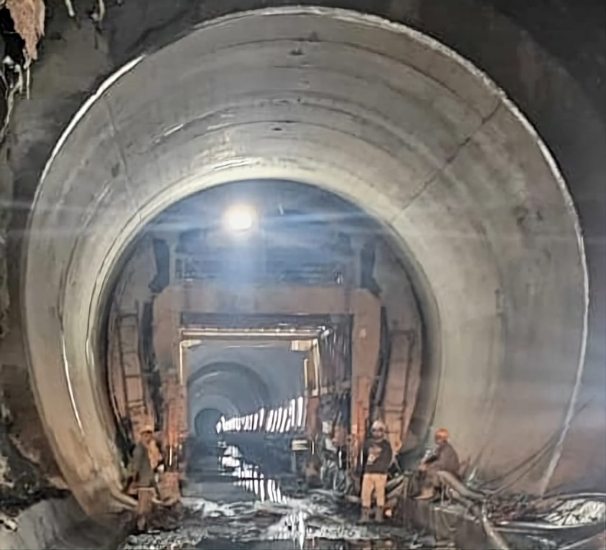 nhpcltd's tweet image. In major steps towards early completion of balance works of 120 MW Rangit IV Project (Sikkim) of #NHPC’s subsidiary JPCL, the construction milestones of 1000 m excavation of HRT & 500 m Overt lining of HRT were completed on 28.02.2023 despite adverse geological conditions.