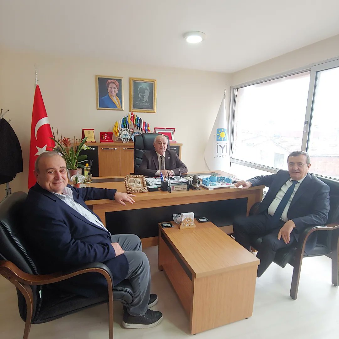 iyipartikonak35's tweet photo. Konak Belediye Başkanı Mimar Abdül Batur ve CHP Konak İlçe Başkanı Akın Küçükoğulları ile birlikte, Konak İlçe Başkanımız Coşkun Tatar'ı makamında ziyaret ederek geçmiş olsun dileklerinde bulundular. https://t.co/pi1dNFYFwl