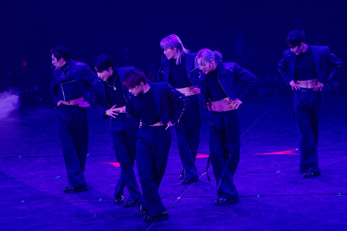 m_c_jp's tweet image. OnlyOneOf、セクシーな衣装で登場し
「chrOme arts」「dOra maar」を披露
KROSS vol.2

#OnlyOneOf #chrOmearts  #dOramaar #KROSS

【動画はこちら！】
youtu.be/4Ygi1IQKrJg