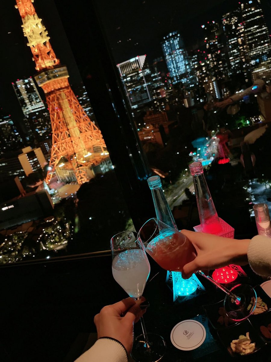 seftiherina's tweet photo. ロイヤルプリンスホテル、ガーデンタワーは食事をしながら夜景を楽しむのがとても楽しいです🥰🌈 #rainbowbridge #東京の夜景 #東京 #tokyo #夜景 #夜景ら部
#日本の夜景 #写真 #写真好きな人と繋がりたい #写真垢フォロバします #写真撮ってる人と繋がりたい #📸 #カメラ好きな人と繋がりたい https://t.co/1y0AVoN5nM