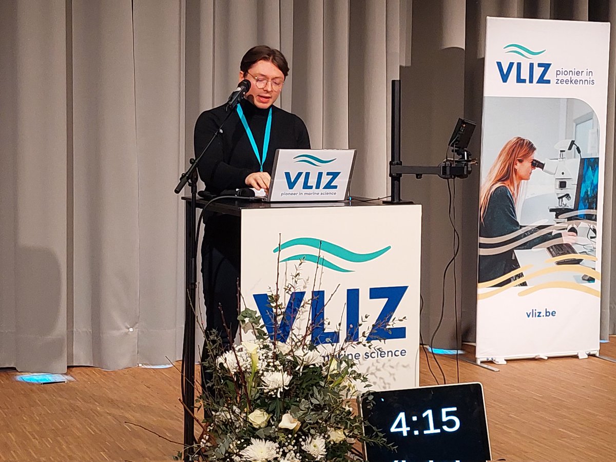 VLIZnews's tweet photo. 20 enthusiastic predoctoral researchers present their ongoing work in 5 min talks. A nice and quick overview of the diversity of marine research in Flanders #VMSD23 https://t.co/grCOBCgy6m