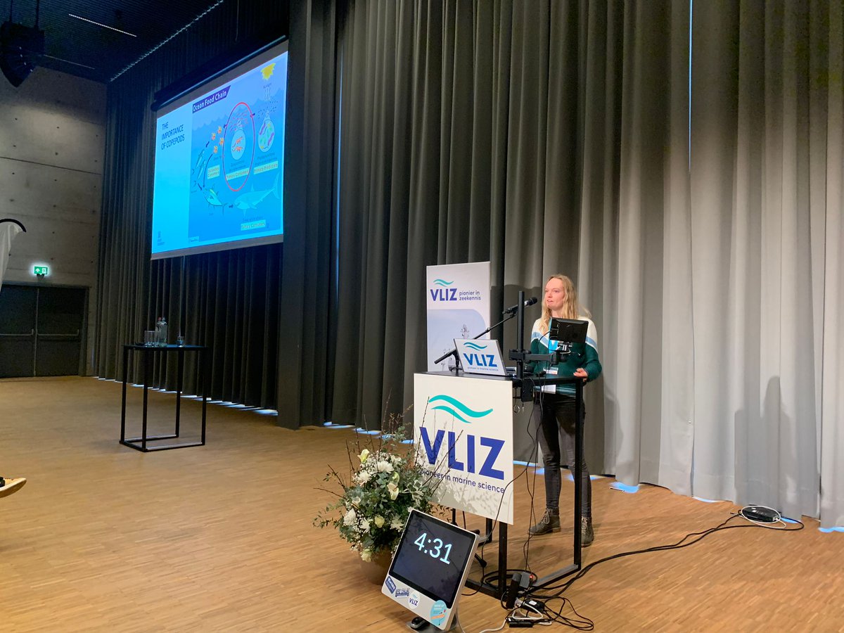 VLIZnews's tweet photo. 20 enthusiastic predoctoral researchers present their ongoing work in 5 min talks. A nice and quick overview of the diversity of marine research in Flanders #VMSD23 https://t.co/grCOBCgy6m