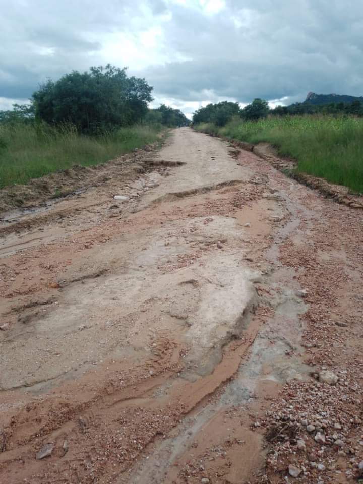 DanTheBull20's tweet image. This accident happened in Makoni North Constituency  under a @ZANUPF_Official MP Hon JamesMunetsi ..
These are sleeping Mps who are in politics for their stomach

These are  type of Mps we shld part ways with 4 a better Zimbabwe. 

#VoteForCompetency 
#2023generalElections