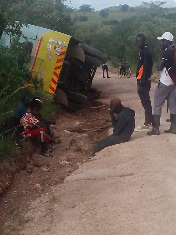 DanTheBull20's tweet image. This accident happened in Makoni North Constituency  under a @ZANUPF_Official MP Hon JamesMunetsi ..
These are sleeping Mps who are in politics for their stomach

These are  type of Mps we shld part ways with 4 a better Zimbabwe. 

#VoteForCompetency 
#2023generalElections