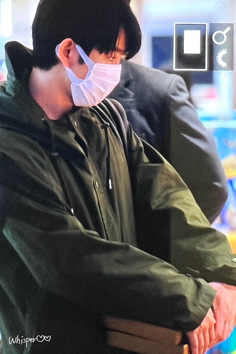 Whisper_922's tweet photo. 230301 TPE출발

#Jinyoung #진영 #박진영 @JINYOUNG
#GOT7 #갓세븐 https://t.co/2qJdOhe6ww