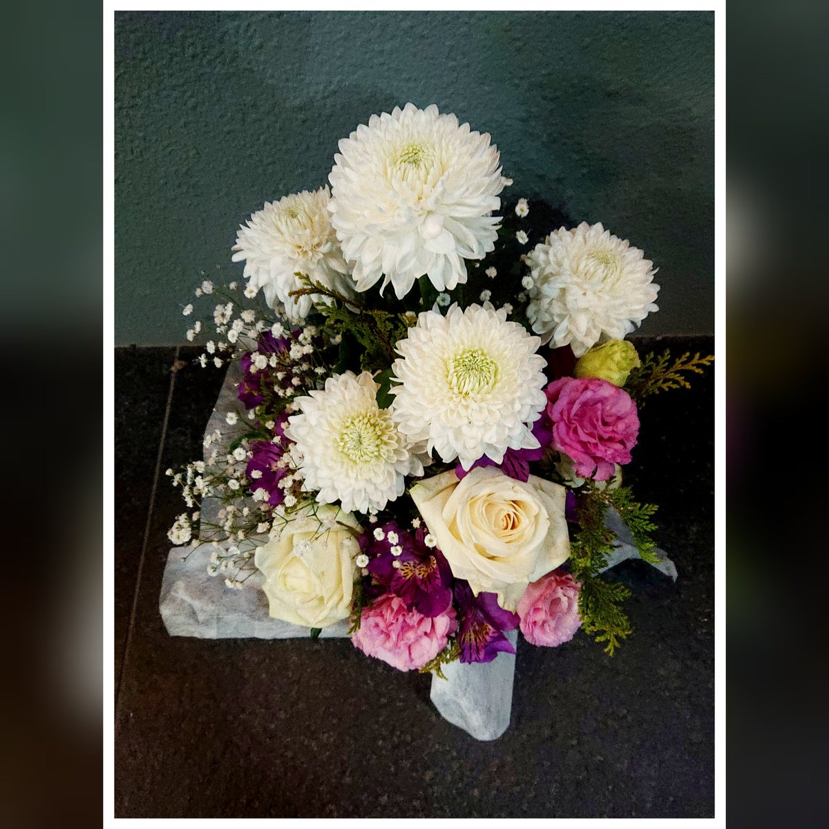ueno_hanasui's tweet photo. 黒崎真音さんへの花を作りました
せめて画像だけでも、真音さんの元に届いてくれれば

きっと真音さんなら、花すいのだと解ってくれるから

ですので、願わくばこれを見た方は、リツをお願いします
また、追悼の意を共にと��うことで、いいねを使っていただけたらと思っています https://t.co/0h6CL1Nm68