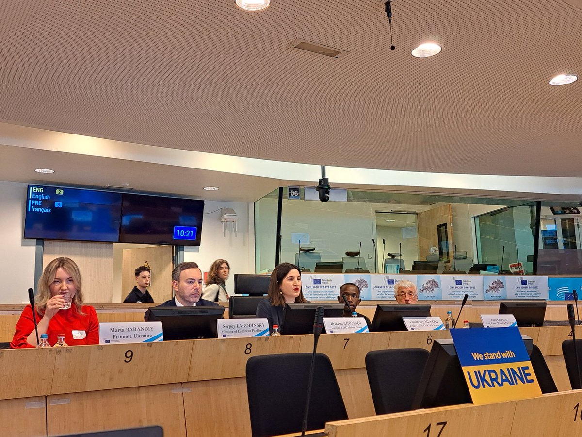mkoyi_courteney's tweet photo. It's a great honour to be a panelist among great people: European Parliamentarian: #SergeyLagodinsky, Professor #CollinCrouch from Warwick University, #MarthaBarandiy from Promote Ukraine. https://t.co/yAj5alX0Wh