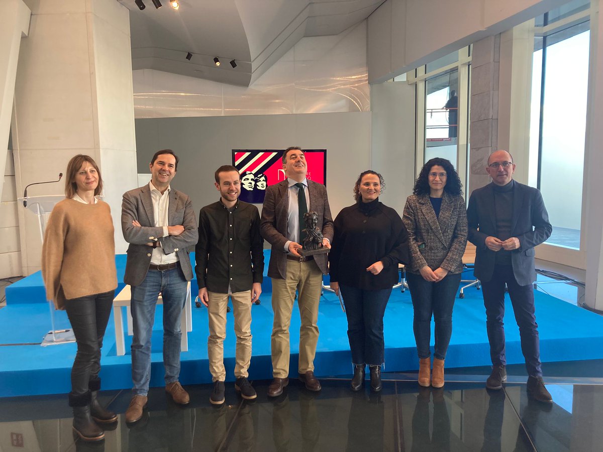 AcademiaGalegaA's tweet photo. 📣 Arrancamos rolda de prensa na @CidadedaCultura para dar a coñecer o Premio de Honra Fernando Rey 2023.
👀 Estade atentas ás nosas redes.
📸 #DoloresMeijomín | #JacoboSutil | @alvaropbecerra | @RomanLalin | @SaamiraGanay | #MariselaLens | @alorenzo64 https://t.co/erXNAxq9X6