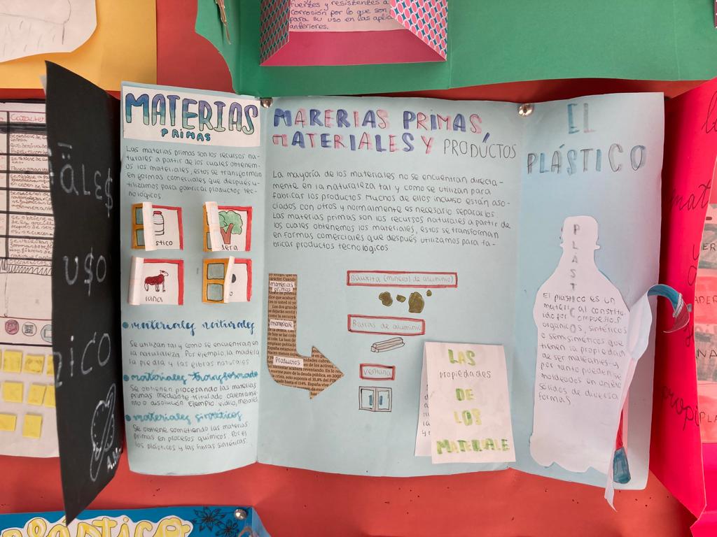 ColBernadette's tweet photo. 🪧 🎨 Las manualidades favorecen la expresión de la creatividad y del mundo interior de cada #alumnoCB al tiempo que permiten desarrollar procesos cognitivos.

🔝 Además, hemos aprendido y recordado la importancia de reciclar cada material.

¡Aprender así es divertido! 😁 https://t.co/ht5DdFTpVg