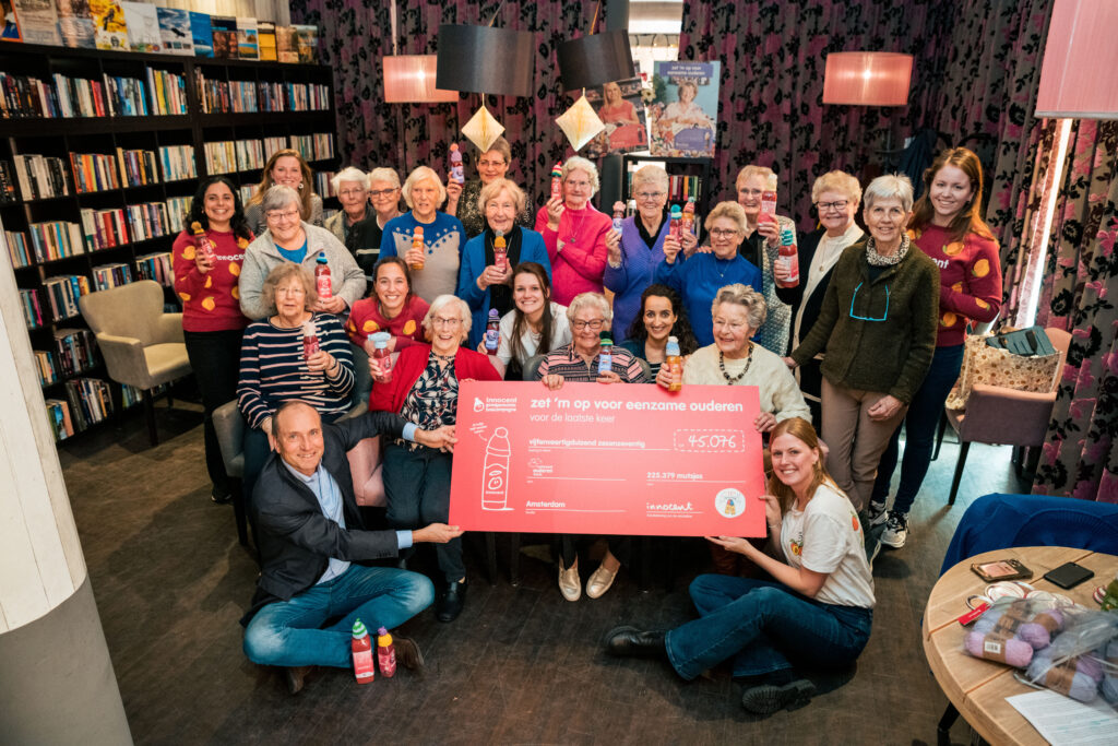 Nat. Ouderenfonds (@ouderenfonds) on Twitter photo Er zijn maar liefst 𝟮𝟮𝟱.𝟯𝟳𝟵 𝗺𝘂𝘁𝘀𝗷𝗲𝘀 ingestuurd voor de laatste editie van de #GoedgemutsteBreicampagne van <a href="/innocent_nl/">innocent Nederland</a>. En daarmee is een geweldig bedrag van €45.076,- opgehaald! We zijn iedereen die heeft meegedaan aan de actie enorm dankbaar. ❤ Er zijn maar liefst 𝟮𝟮𝟱.𝟯𝟳𝟵 𝗺𝘂𝘁𝘀𝗷𝗲𝘀 ingestuurd voor de laatste editie van de #GoedgemutsteBreicampagne van <a href="/innocent_nl/">innocent Nederland</a>. En daarmee is een geweldig bedrag van €45.076,- opgehaald! We zijn iedereen die heeft meegedaan aan de actie enorm dankbaar. ❤