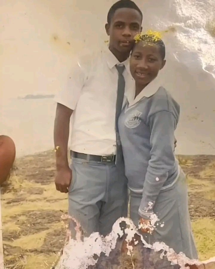 Identify people in this picture
I think everyone nose 👃 her 😂😂😂