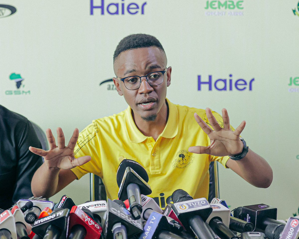 "Kauli mbiu yetu kuelekea kwenye mchezo wa Kimataifa #cafconfederationcup dhidi ya Real Bamako Jumatano ya tarehe 08.03.2023 ni 𝗞𝗪𝗔 𝗠𝗞𝗔𝗣𝗔 𝗙𝗨𝗟𝗟 𝗦𝗛𝗔𝗡𝗚𝗪𝗘" 

<a href="/AliKamwe/">Ali Kamwe</a> 

#TimuYaWananchi 
#DaimaMbeleNyumaMwiko