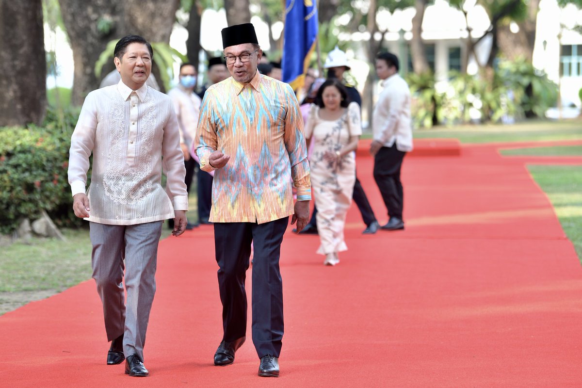anwaribrahim's tweet photo. Ketemu Presiden Republik Filipina Ferdinand "Bongbong" Romualdez Marcos Jr. di Istana Malacañan petang ini. 

#MalaysiaMADANI #MASPH https://t.co/NPxPgtT1NY