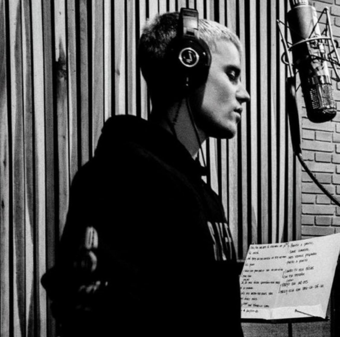LMrzyk's tweet photo. @justinbieber’s record breaking global #1 hit “Despacito (R)” has now surpassed 1.6 billion streams on Spotify. It’s his record 6th song to achieve this milestone and it remains the most streamed latino song of all time. https://t.co/JslKMqdvum