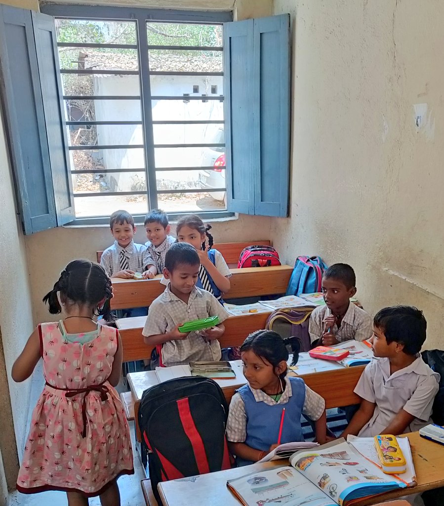 vivekananda_p's tweet image. My Father always encouraged poor students.He specially supported students from marginal background for fees and books.
My Daughter Bhavika distributed Compass Box &amp;amp; stationery to poor students on the occasion of my father's Birth Anniversary.
#SevaParmoDharma
#KKFoundation