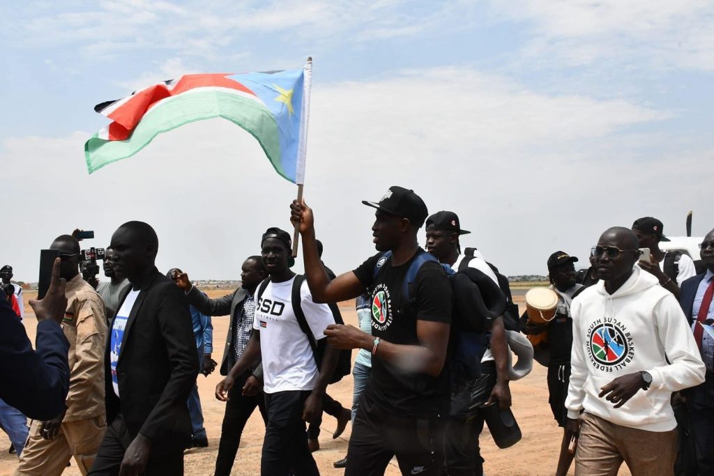 Le 'stelle luminose' della squadra nazionale di #basket del #SudSudan sono al vertice del continente. Una vittoria dai significati non solo sportivi. Forse per la prima volta dall’indipendenza, i sudsudanesi si sono finalmente sentiti una nazione #Africa