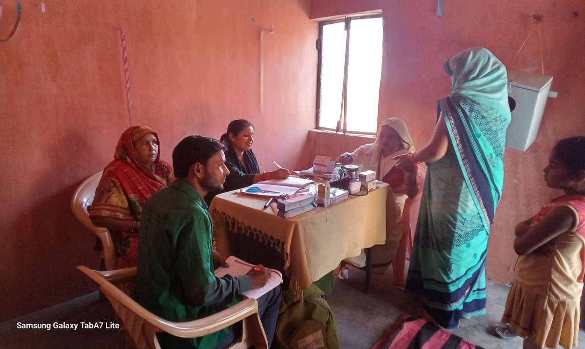 SuneelK46692539's tweet photo. Organized community awareness bnhd session on blood testing ,module activities on Dengue and malaria by embed,given massage to prevent pregnant women and children from mosquito, need to use bednet and coil other's
#Embedproject
#Community
#ruralhealth
#Dengueandmalaria
@sksomya https://t.co/jCUq1Ab06q