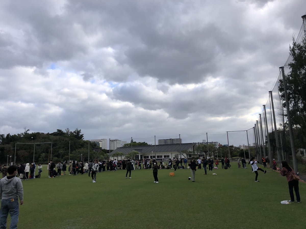gcamp_info's tweet photo. ⏬明日（３／２）朝のグランド体験ツアー⏬

練習メニューの都合にて場所が変更となります‼

集合場所　めんそ～れステージ前
集合時間　８：３０
実施場所　サブグラウンド

＊再集合時間・場所については当日朝発表
＊天候により中止になる場合も御座います

#gキャンプ
#giants
#奪回
#那覇 https://t.co/Jqu0SmuGTP
