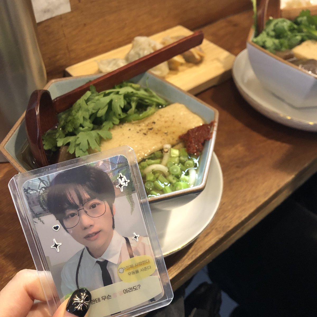 mungpangpang917's tweet photo. 오랜 인고의 시간 끝에
생일우동 먹었습니다
먹었어요
감격과 눈물의 우동이엇따…
😋

 #권정열_생일축하하고_우동은_우리가_먹을게 https://t.co/Y0O6A8L3Pn