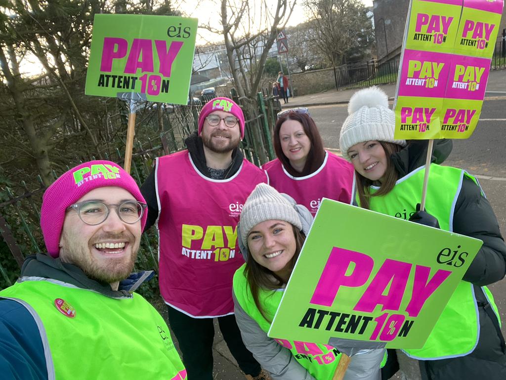 MrAitkenTweets's tweet photo. On the picket line this morning. Lots of great public support and beeps! 

We will win this fight! 

@EISUnion @EISEastRen https://t.co/US4EdUuTYk