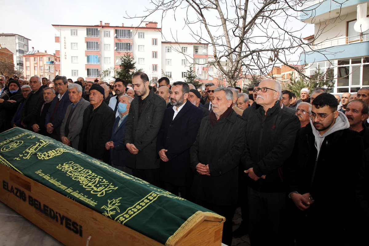 Önceki dönem Zabıta Müdürlerinden, Elazığ Milli Eğitim Müdür Yardımcılığı görevinde de bulunan Bekir Keskin'in cenaze namazını eda ettik.

Merhuma Allah'tan rahmet, ailesine ve yakınlarına başsağlığı diliyorum. 

Mekanı cennet olsun.