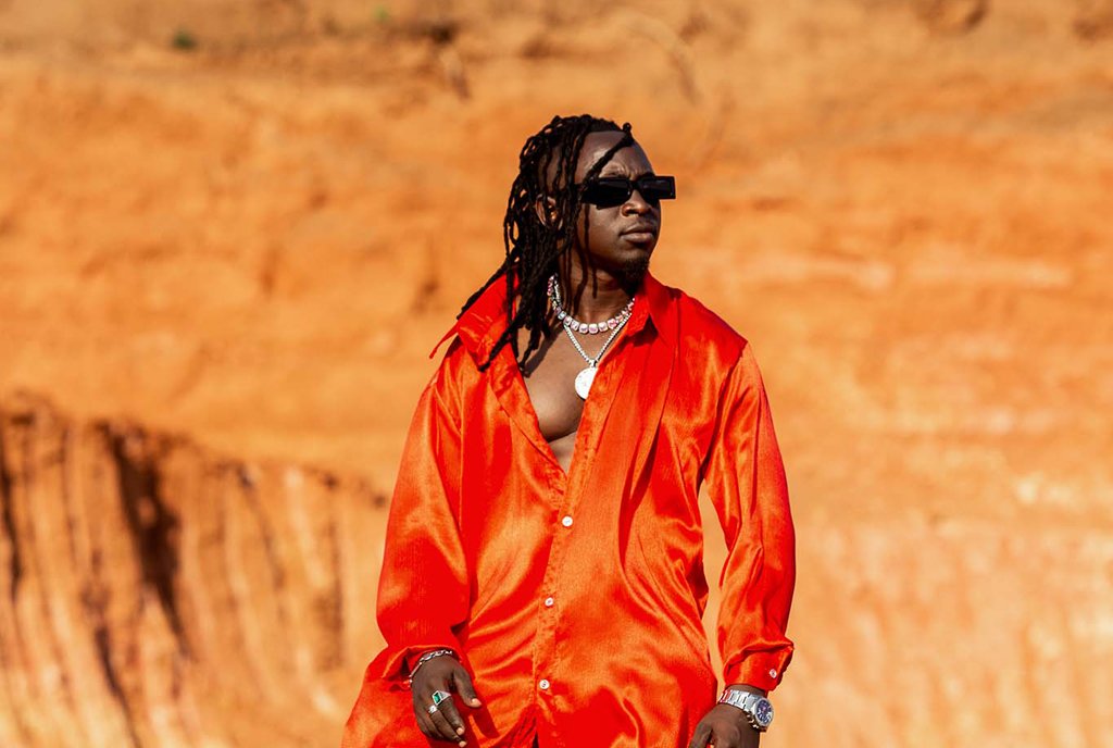 #Lunch_Beat
#EntertainmentNews
* Sheebah Karungi says she has never been friends with Spice Diana because she is a time waster.

* Jose Chameleone apologizes for kissing his brother, Weasel while on stage.

* Vyper Ranking says Ugandan artists have only released rubbish this year