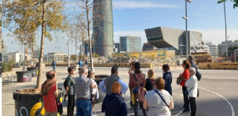 lfds_bcn's tweet photo. A les 11.00 i a les 12.30 h, descobreix els elements urbanístics del nou parc amb la ruta “El disseny sostenible de la Clariana”. Amb inscripció prèvia!

✏️https://t.co/ex8xzImtTW

#BcnSostenible  #XEAB https://t.co/Vhw4mUWXiG