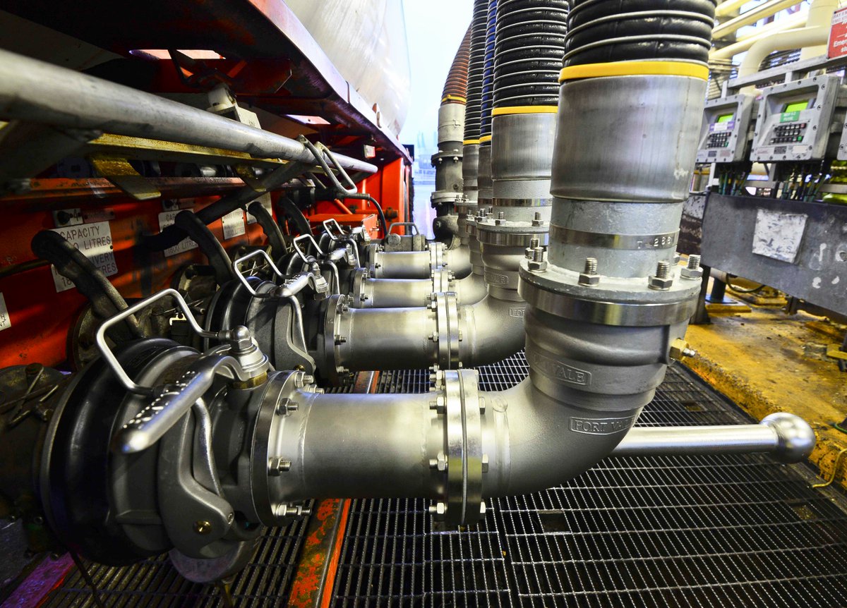 FortVale_'s tweet photo. Fort Vale loading arm and Safeload API Coupler.

https://t.co/aR9rGJR95m

#fortvale #followtheleader #safety #fueltransfer #fuel #stainlesssteel #chemicaltransfer #chemical #couplers #loadingarm #terminals #tanktrucks #aluminium https://t.co/Klz2ibc7g5