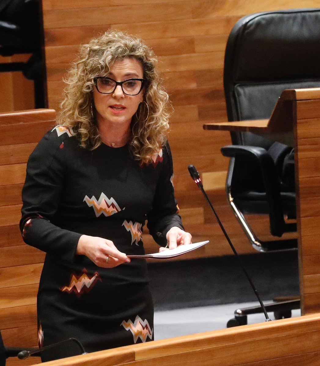 🗣️"La sumisión y el sucursalismo con los que ha actuado avivaron el fuego del desprecio, el ninguneo y la afrenta de Sánchez a Asturias".

🍊<a href="/SusanaFalvarez/">Susana Fernández</a> se lo ha dicho a Barbón durante la pregunta al presidente y le ha pedido que deje de defender lo indefendible.

🧵Hilo👇