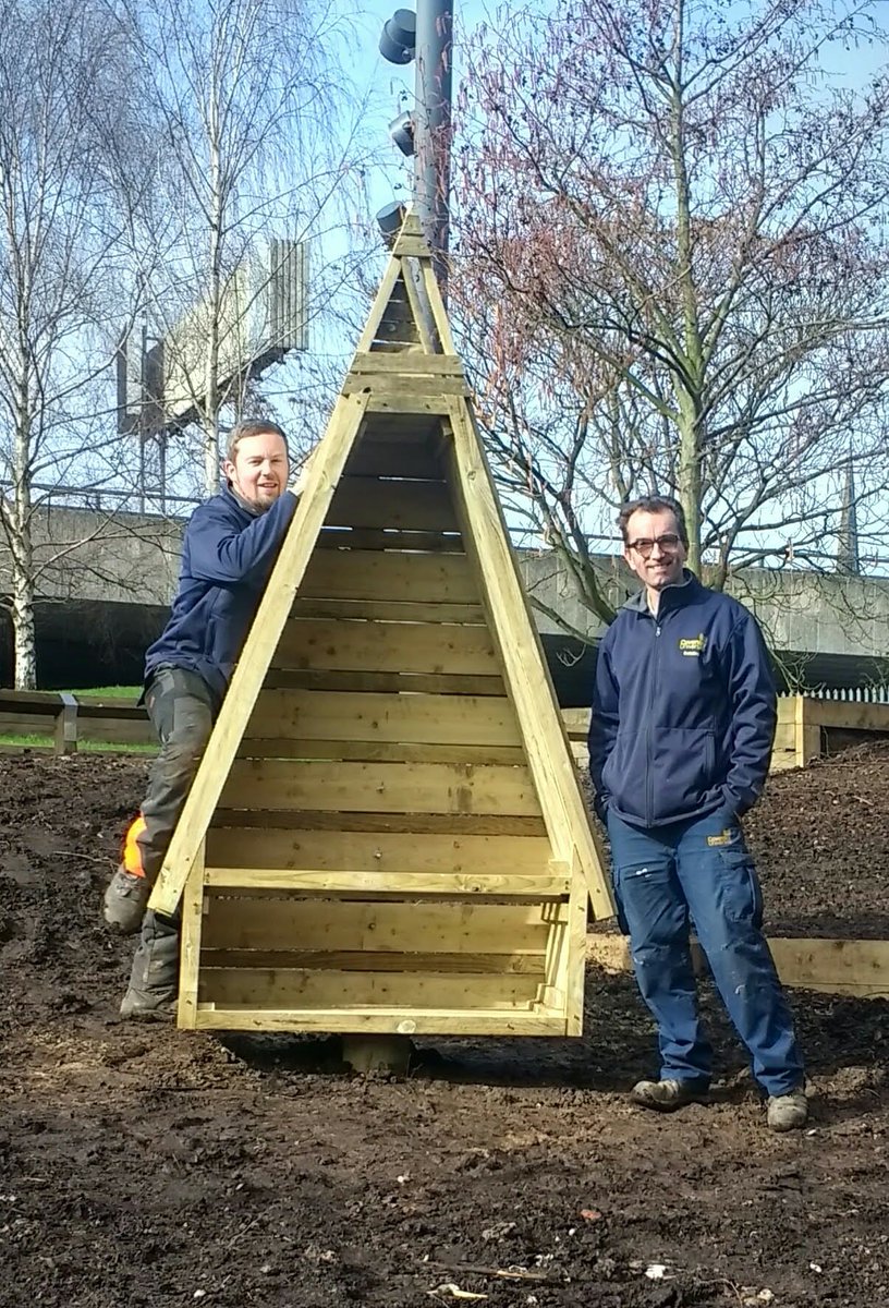 _davidjacques_'s tweet image. 6 years ago today we created this #bug hotel @covunigrounds
