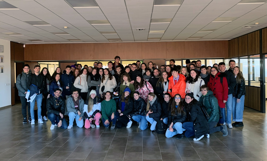 eamnupv's tweet photo. #ActivitatsETSEAMN
👉Els nostres 👨‍🎓👩‍🎓alumnes del grau de #Biotecnología i doble grau #AGRO+#BIO visitaren ahir la bodega @UveRequena per conèixer la planta i procès d´el·laboració del cava D.O, la #depuradora♻️ i fer una cata dels seus productes.
👏Moltes gràcies per l´acollida! https://t.co/uU57y2qW80