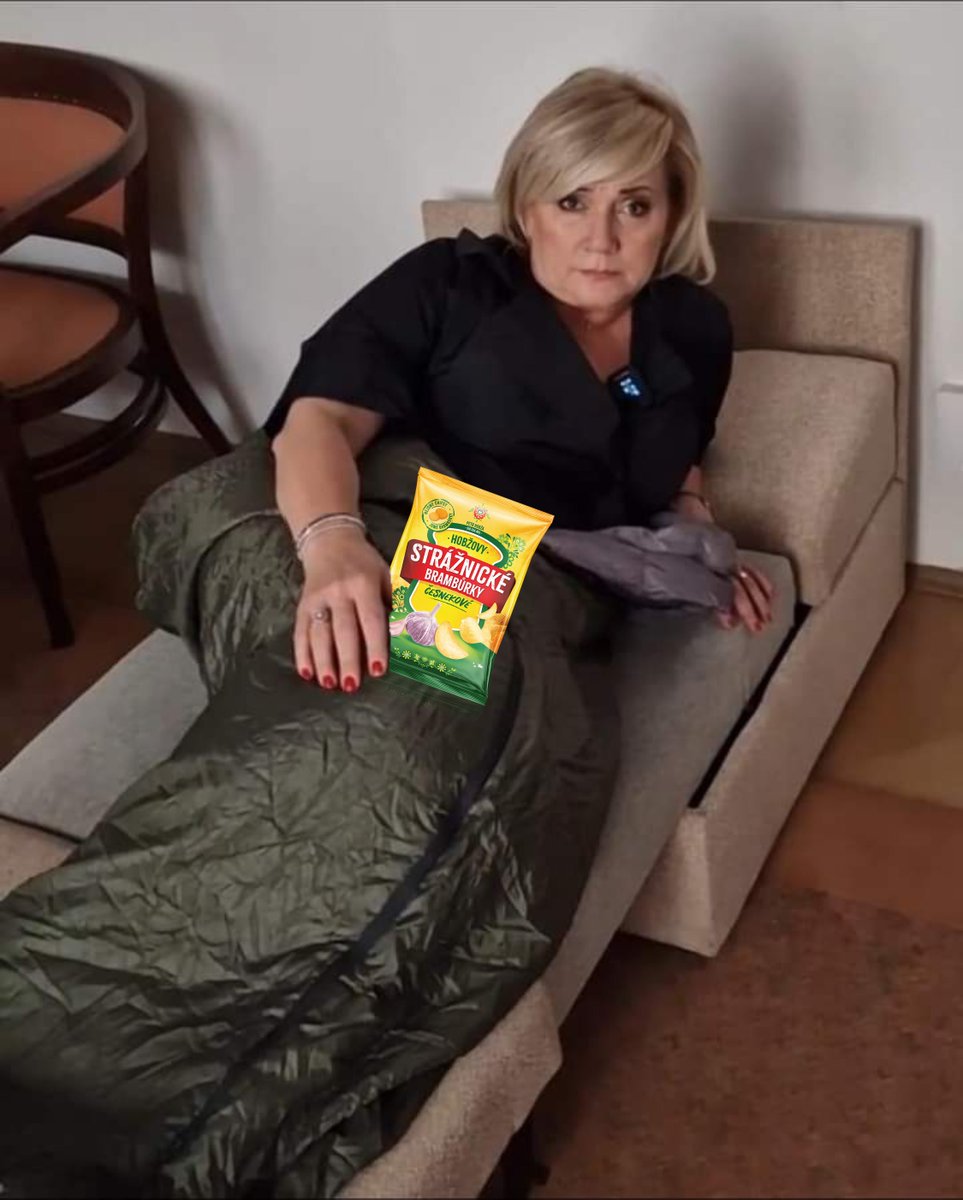straznicke's tweet photo. No moment! Co je to za sleepover bez Strážnických?! https://t.co/jDbV3Vk0I6