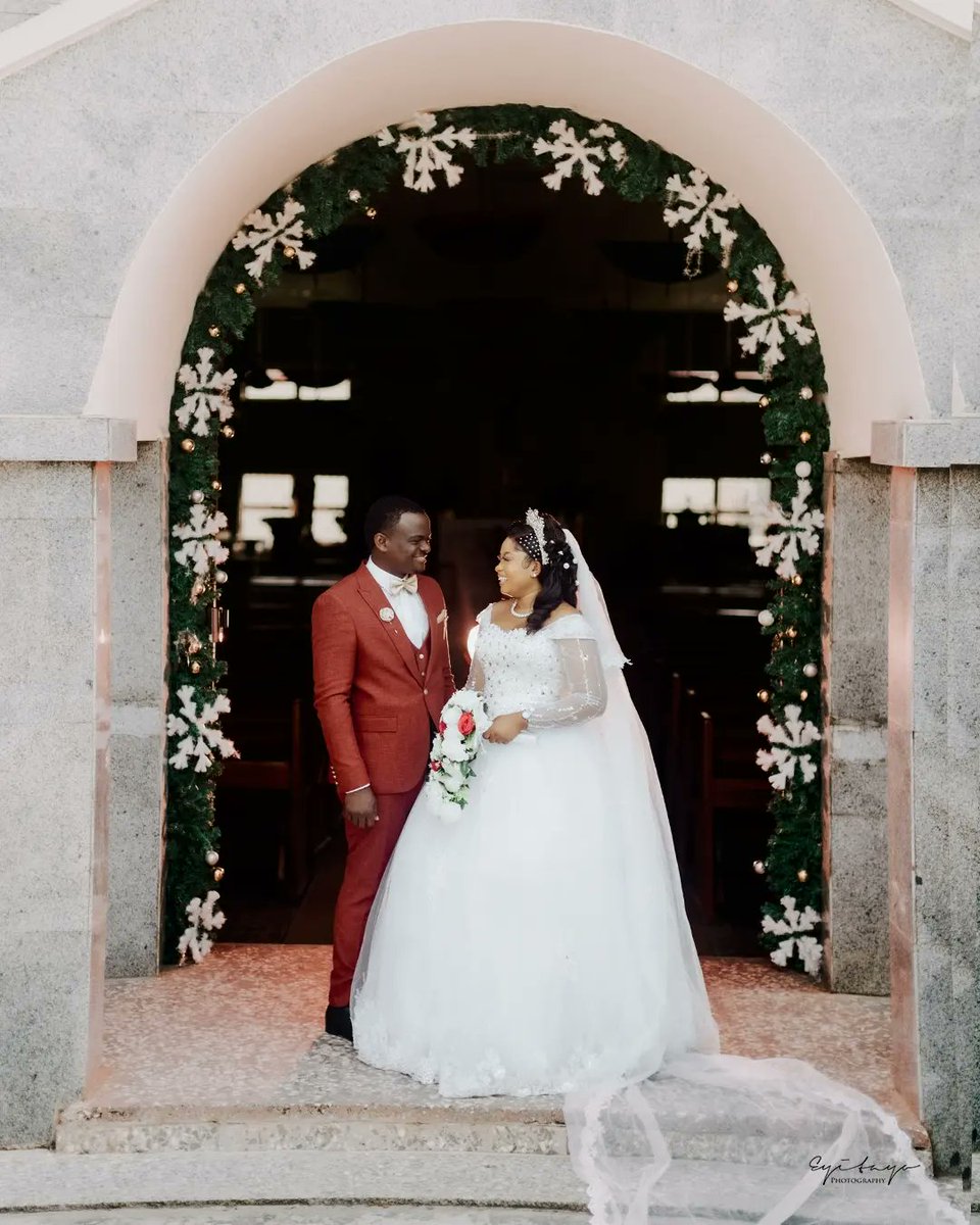 AdekoyaEyitayo's tweet photo. You are every reason, every hope and every dream I’ve ever had... ❤️ ♥️ ❤️
Photographer: @adekoyaeyitayo
Bride & Groom: Rita & Ibukun
#nigeria #naijawedding #bellanaijawedding #RevolutionNow #AriseTV #atikuandobi #FemiFalana #ARISENews #NotMyPresident #11thofmarch #brides #wed https://t.co/z8iYYViWTM