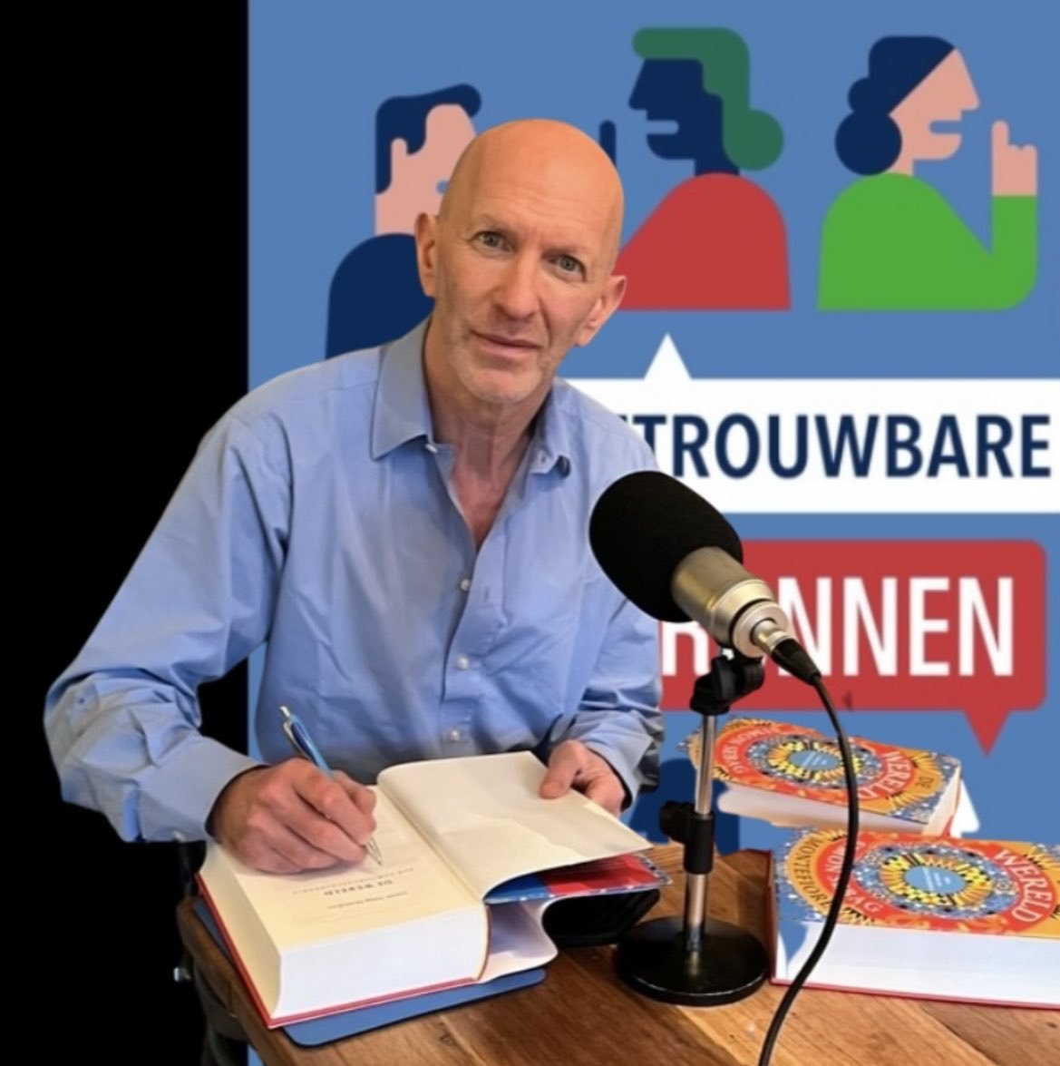 We doken er met de auteur zélf - @simonmontefiore - in en ons #BetrouwbareBronnen gesprek voerde ons langs ravissante Minette en de Piratenkoningin van Marokko naar Poetins diefstal van het lijk van de geliefde van de Tsarina. 🌎🌍🌏📖art19.com/shows/betrouwb…