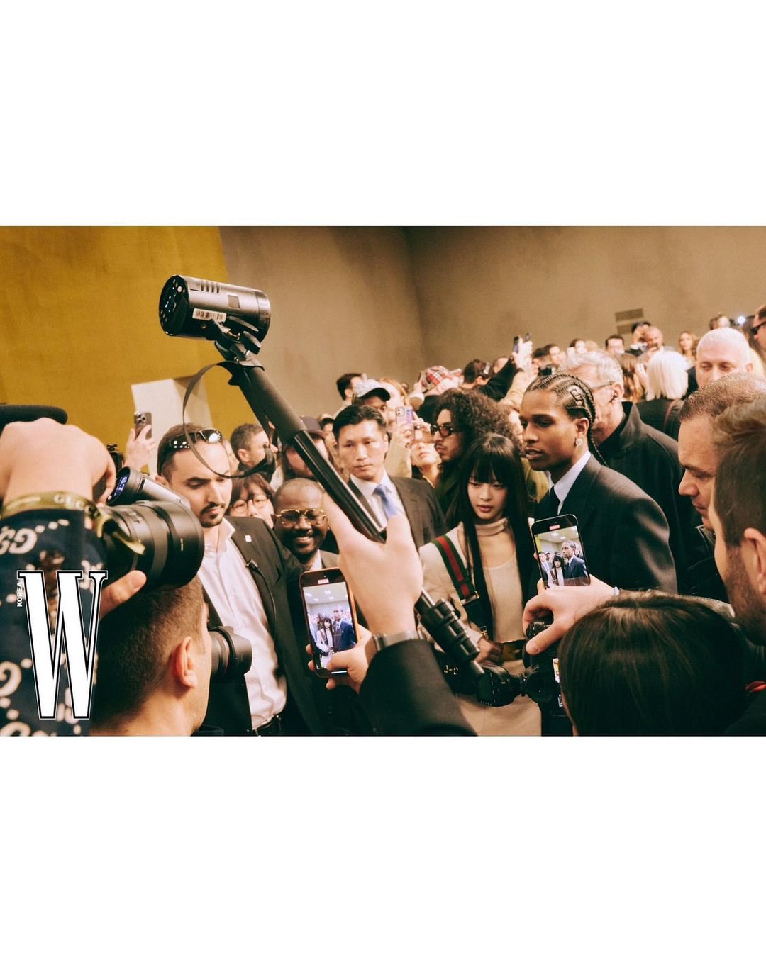 FqITBjBakAA2mbM?format=jpg&name=large