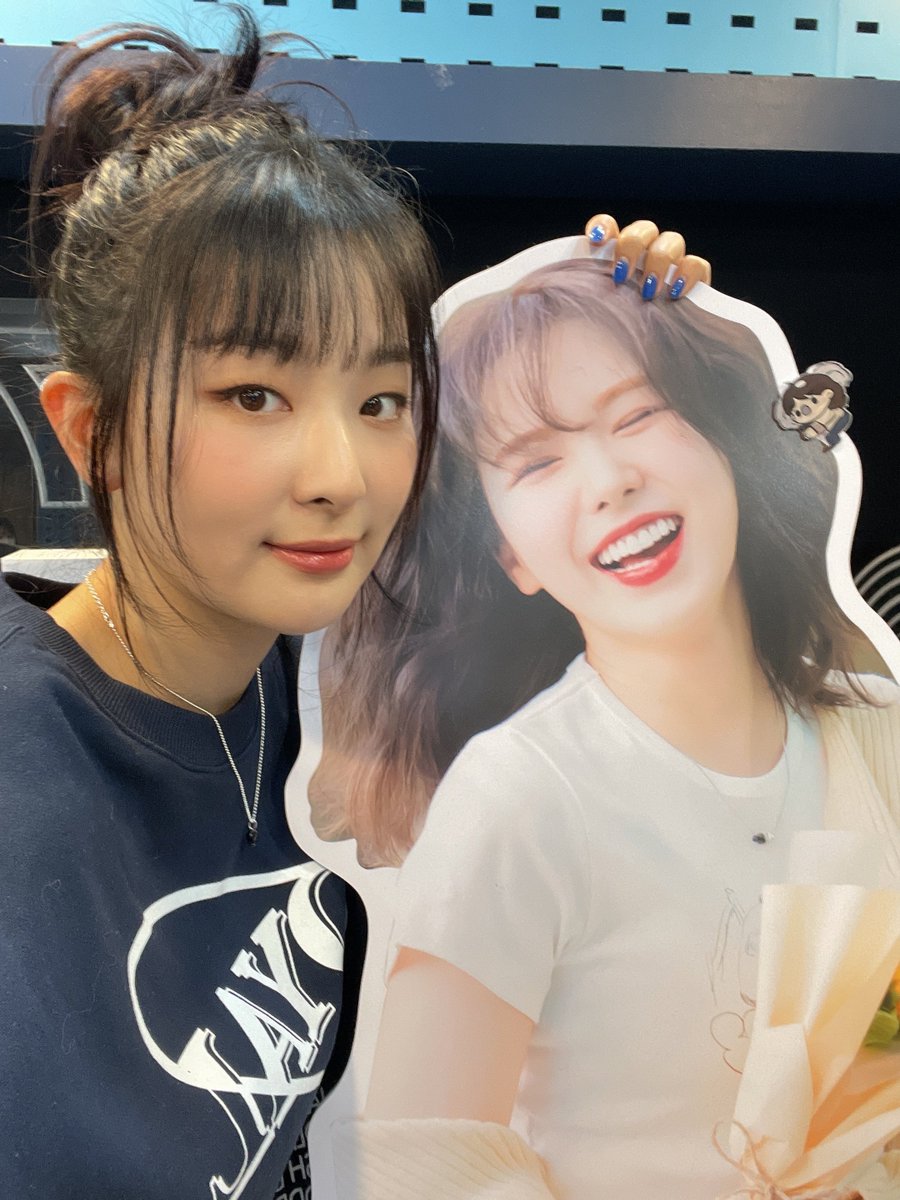 Image for Seuldi and Wandy's two-shot💙💛 Please watch Seuldi's performance today as well Seulgi Seulgi Seuldi RedVelvet Red Velvet Wendy's Youngstreet Youngstreet Youngs SBS https://t.co/rYZBKHgyqz