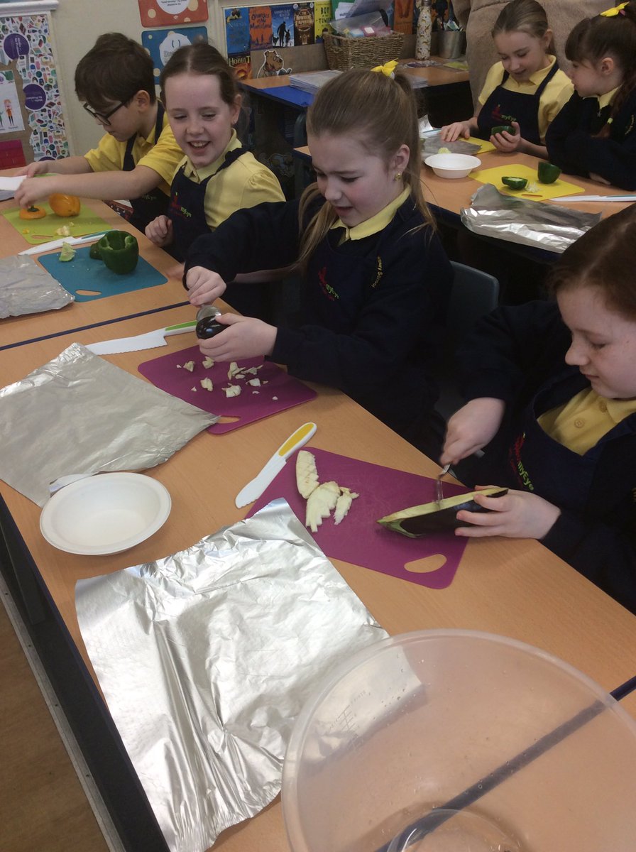 MrsMuirhead5's tweet photo. Another busy morning creating stuffed veg, lots of mixing cutting and chopping- even using the hatch technique @appleofmyeyepl #pinehurstDT  @PinehurstP https://t.co/9n8pV2jsVn